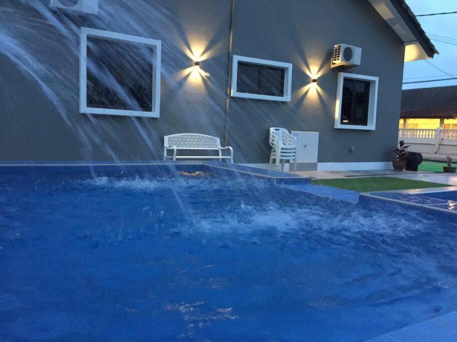 Melaka Beach Villa Kelebang Besar ภายนอก รูปภาพ