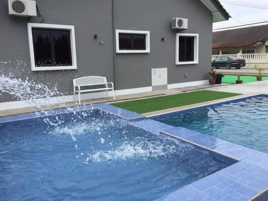 Melaka Beach Villa Kelebang Besar ภายนอก รูปภาพ