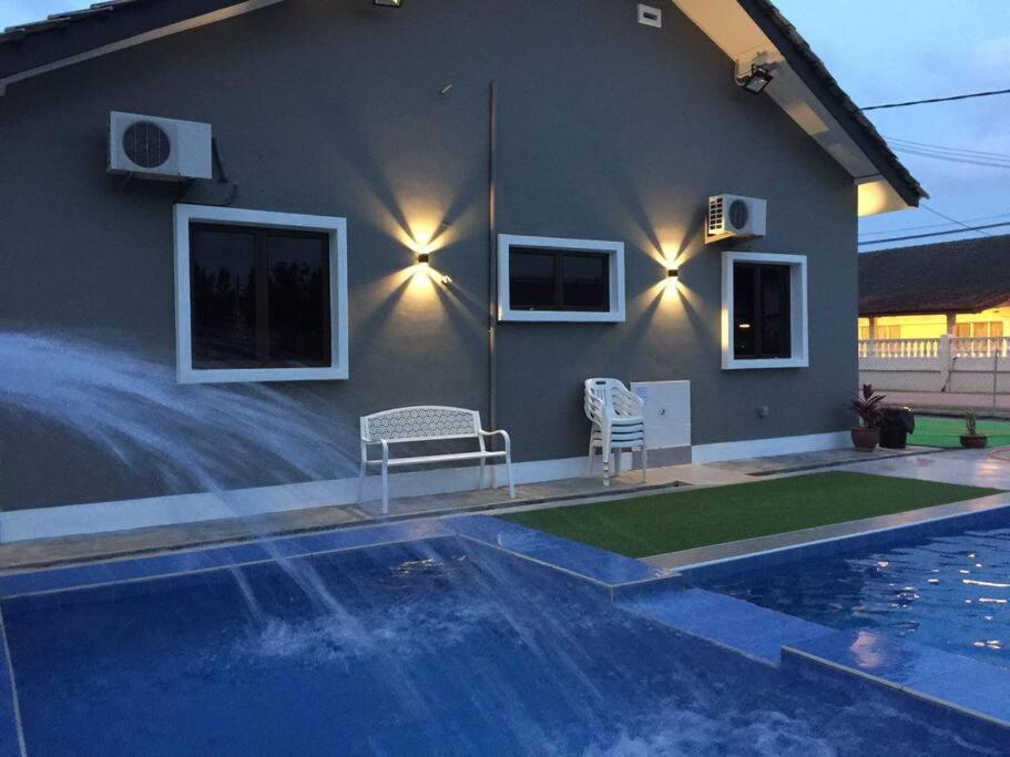 Melaka Beach Villa Kelebang Besar ภายนอก รูปภาพ